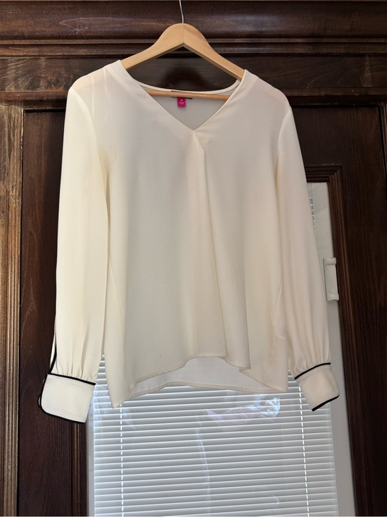 Vince Camuto Tops - Vince Camuto Cream V-Neck Blouse with Black Trim
